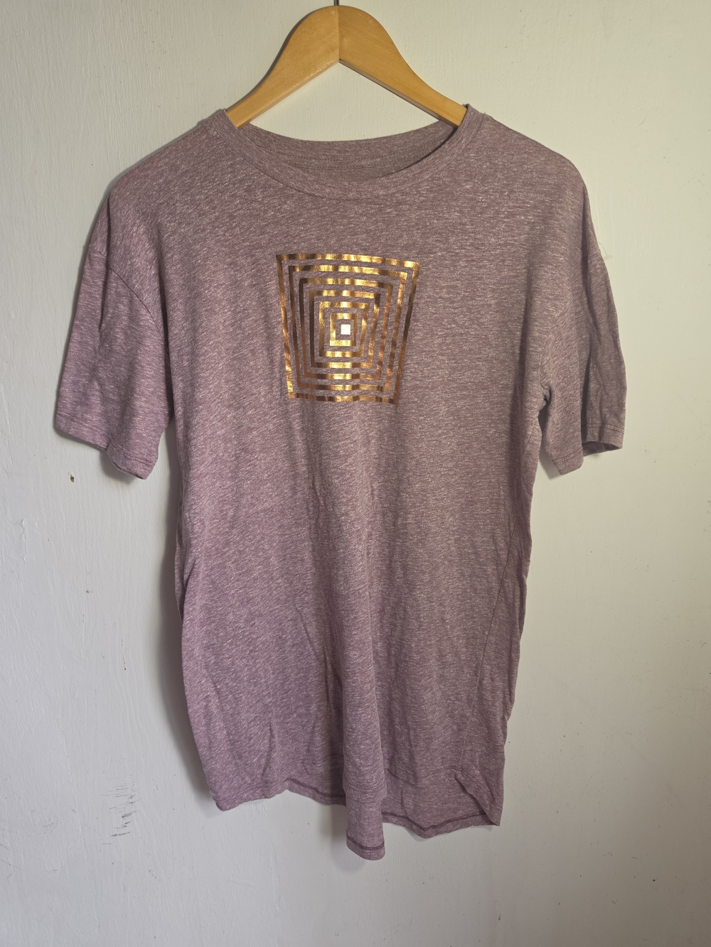 LuLaRoe Art Dept Mauve Gold Graphic Tee L